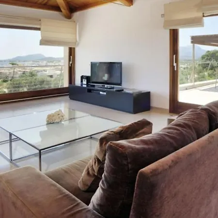 Holiday home Lujoso Chalet En Con Piscina