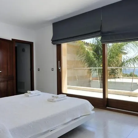 Holiday home Lujoso Chalet En Con Piscina Pollenca