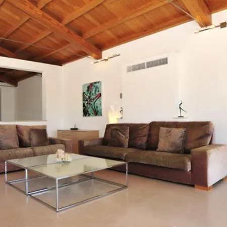 Lujoso Chalet En Con Piscina Pollença